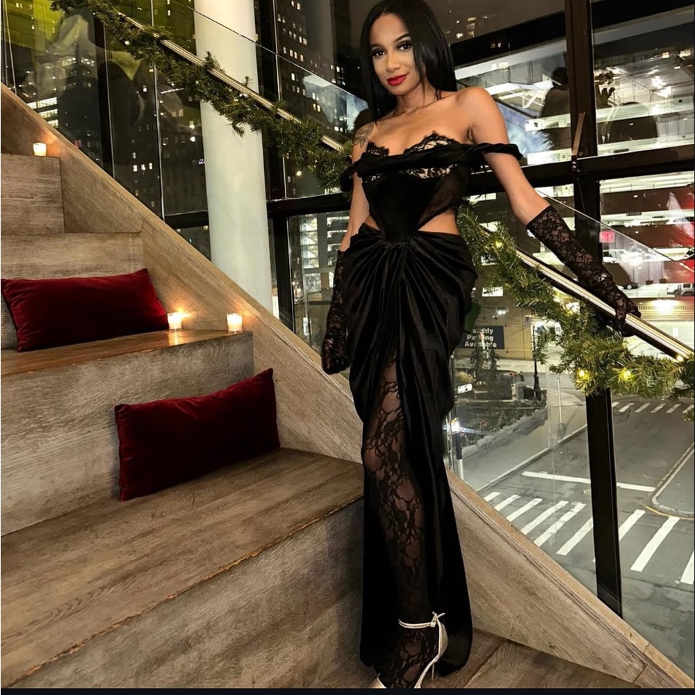 Perfect holidayy dress 
Stockings and gloves not sold with purchases